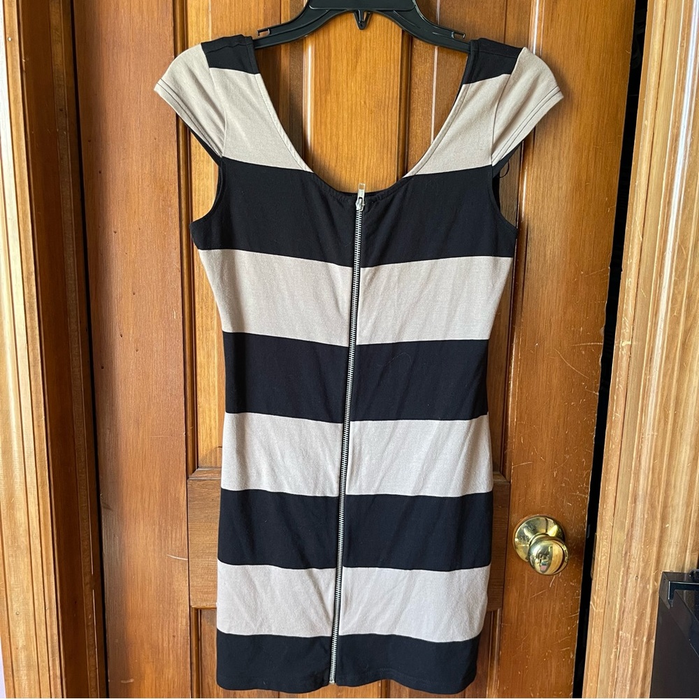 Front zip striped bodycon dress